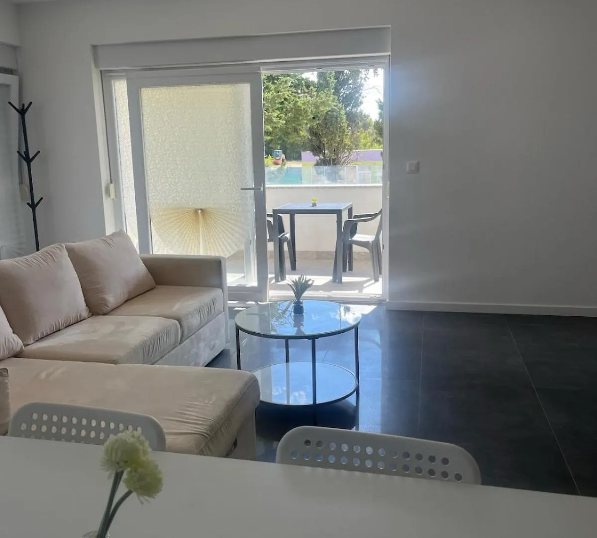 Inviting And Bright 90 M2 Residence With 4 Balconies ビオグラード・ナ・モル